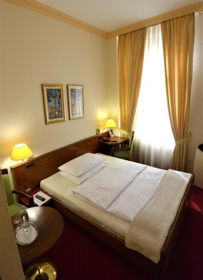 Hotel Am Kochbrunnen Wiesbaden Extérieur photo