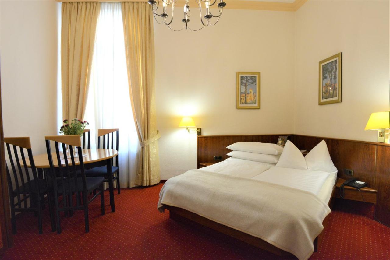 Hotel Am Kochbrunnen Wiesbaden Extérieur photo
