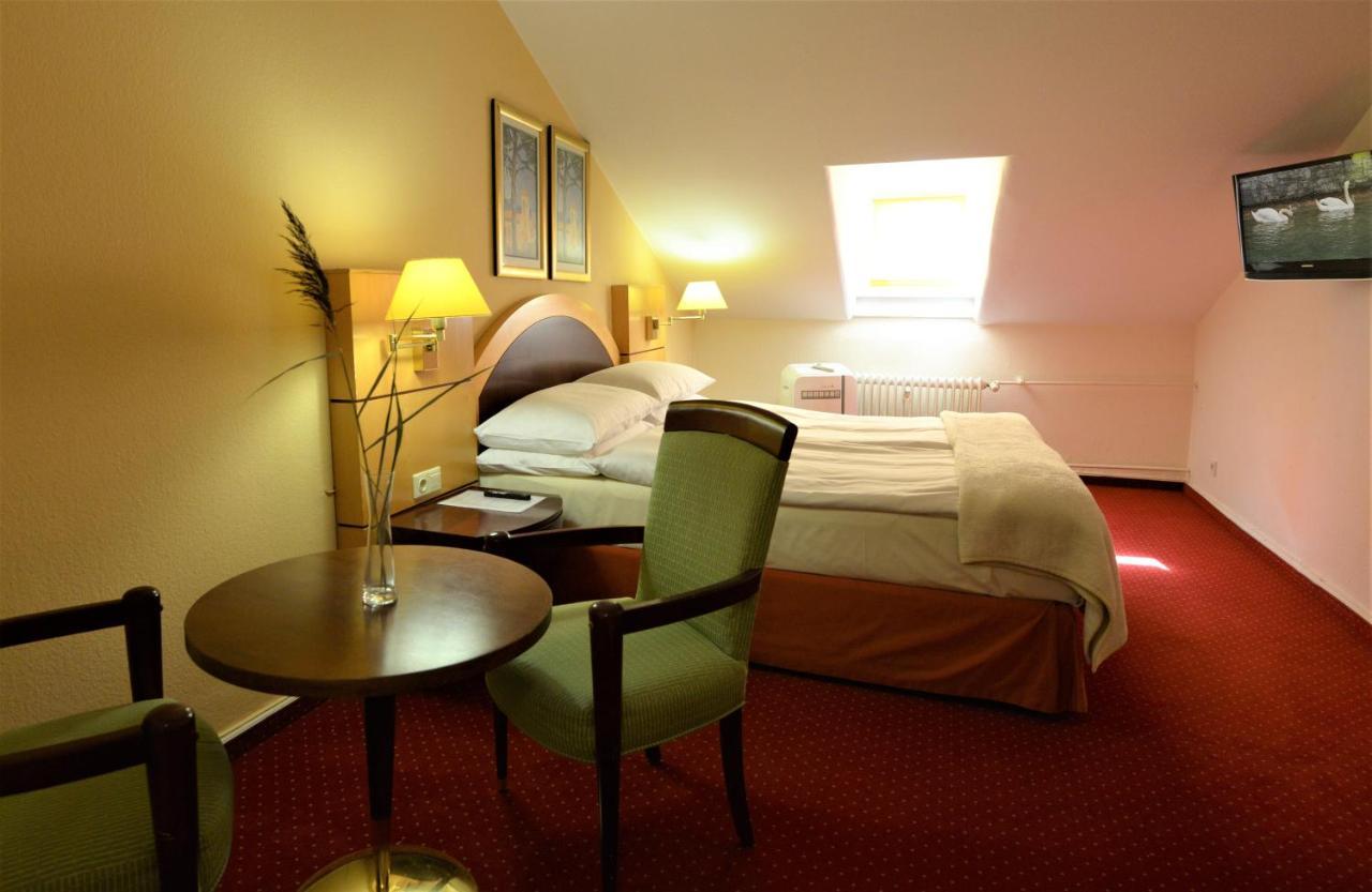 Hotel Am Kochbrunnen Wiesbaden Extérieur photo