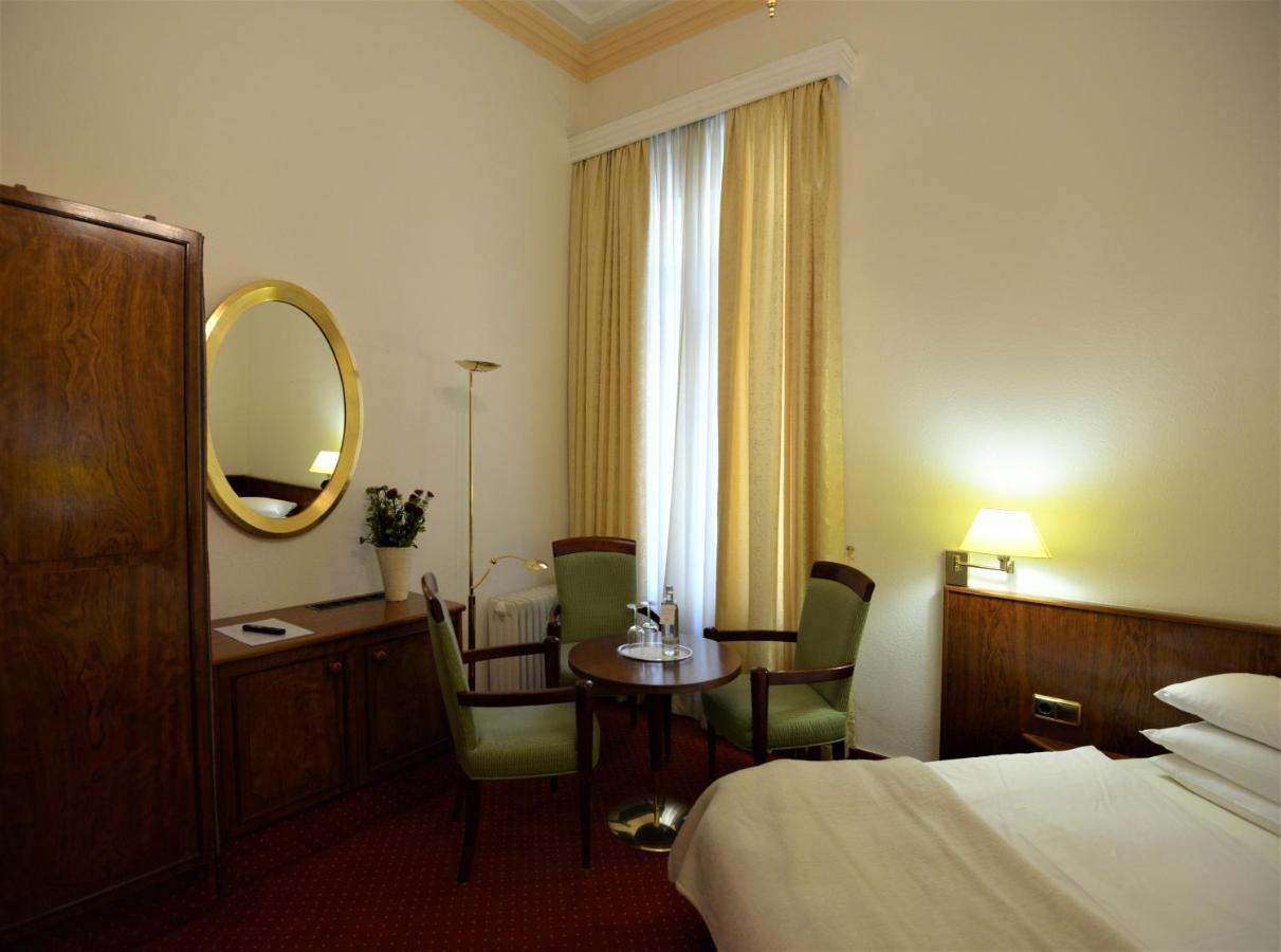 Hotel Am Kochbrunnen Wiesbaden Extérieur photo