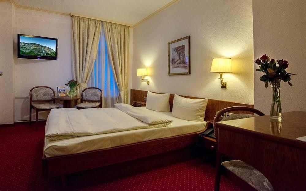 Hotel Am Kochbrunnen Wiesbaden Extérieur photo