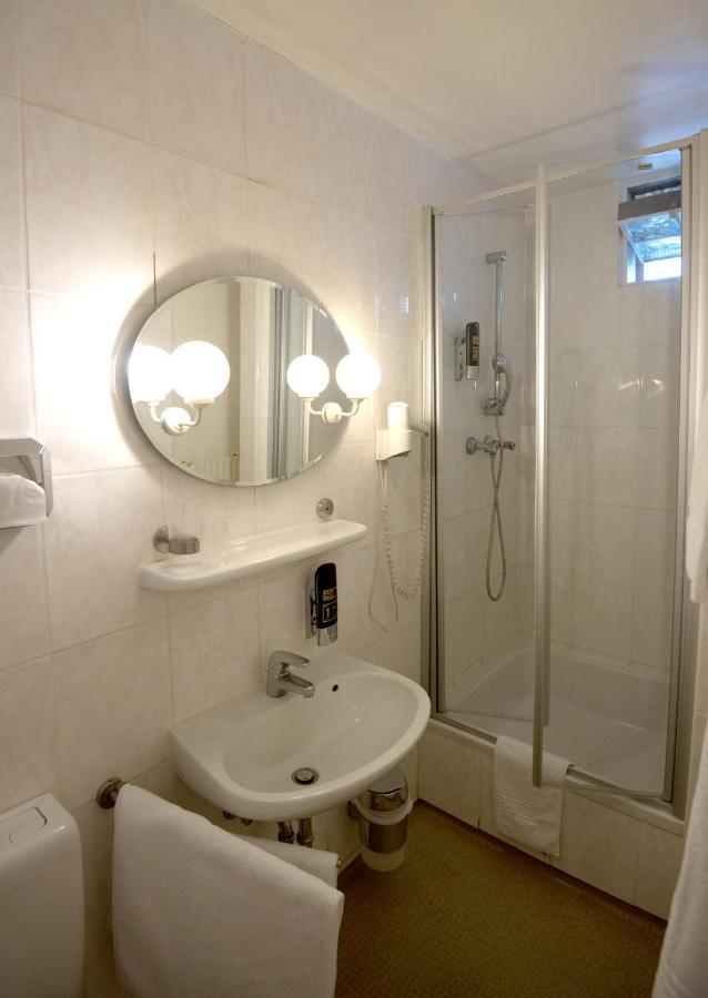 Hotel Am Kochbrunnen Wiesbaden Extérieur photo