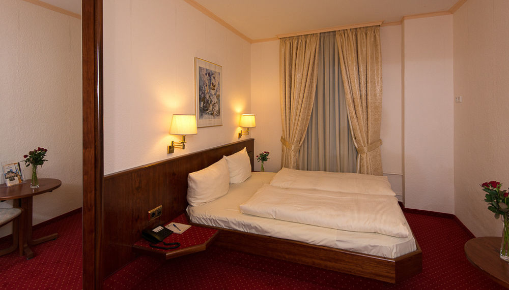 Hotel Am Kochbrunnen Wiesbaden Extérieur photo